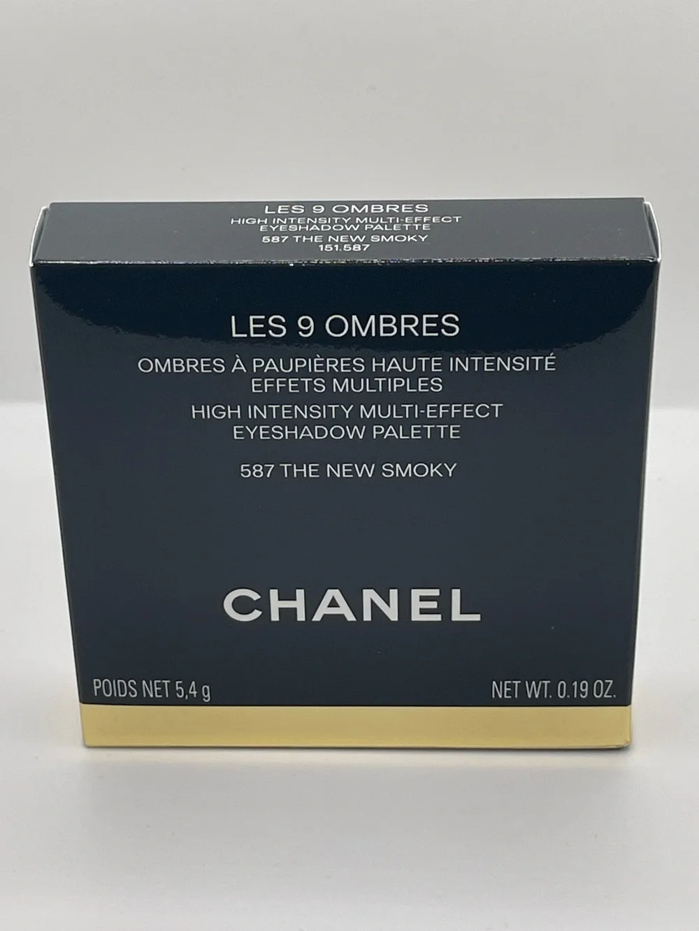 CHANEL - Les 9 Ombres “ 587 The New Smoky”